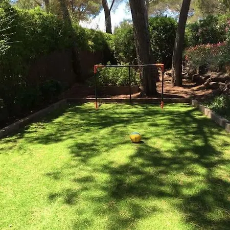 Dans Avec Piscine Et Barbeque, Raphael Valescure, Plages Appartement